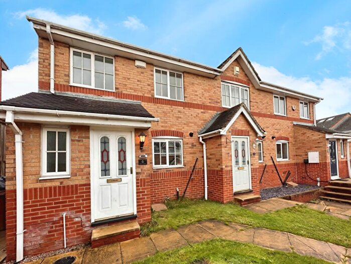 3 Bedroom End Of Terrace House For Sale In Marsh Court, Pudsey, LS28