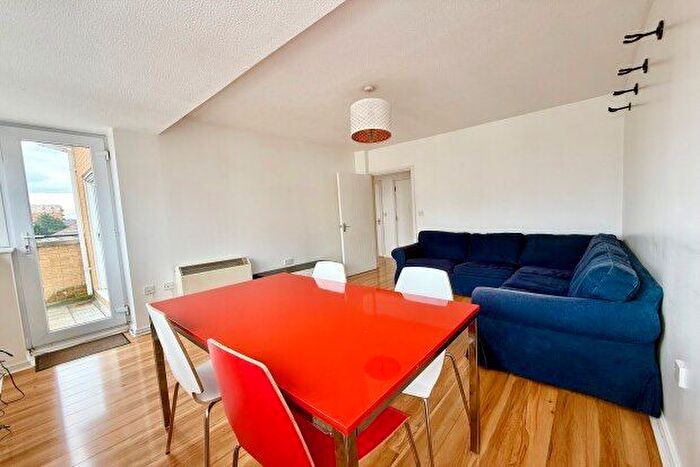 2 Bedroom Flat To Rent In Pier Way, London, SE28