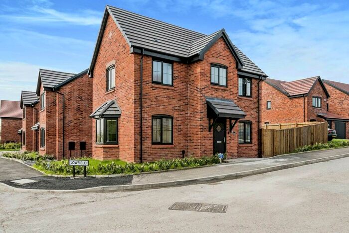 3 Bedroom House To Rent In Lowfield, Westhoughton, BL5