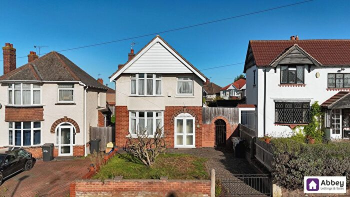 3 Bedroom Detached House For Sale In Avebury Avenue, Leicester, LE4