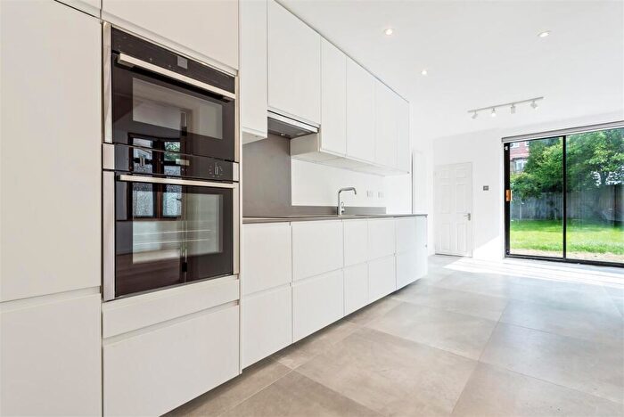 4 Bedroom House To Rent In Dunstan Road, Golders Green, NW11