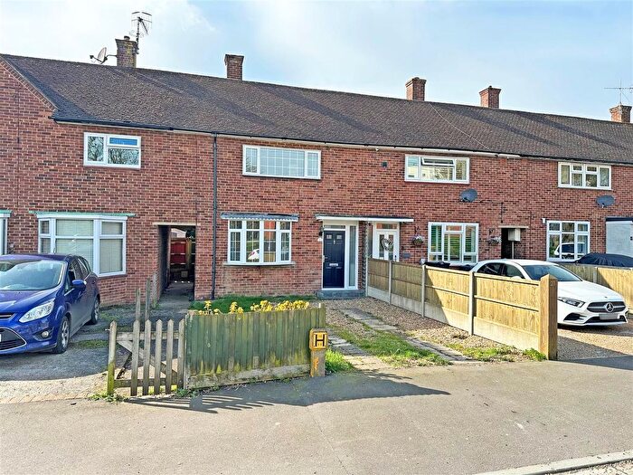 2 Bedroom Terraced House For Sale In Taynton Drive, Merstham, RH1