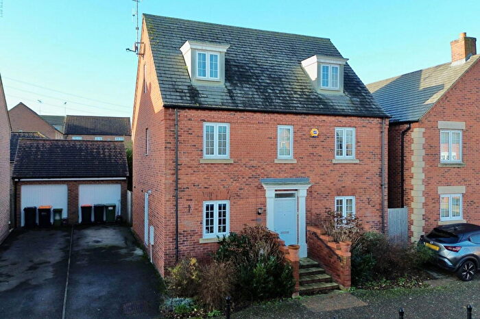 5 Bedroom Detached House For Sale In Plover Road, Leighton Buzzard, LU7