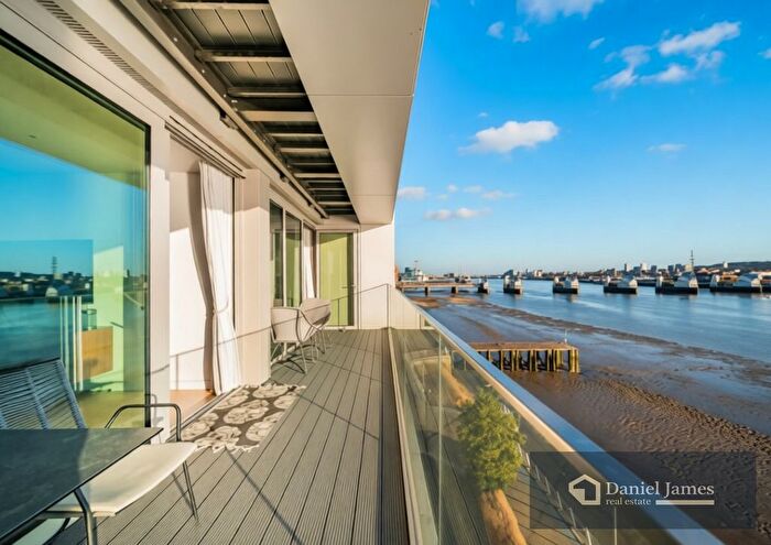 2 Bedroom Flat For Sale In Admiralty Avenue, London, E16