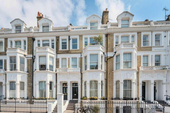 3 Bedroom Maisonette To Rent In Coleherne Road, West Brompton, London, SW10