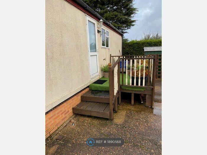 1 Bedroom Mobile/park Home To Rent In Ambleside Park, North Hykeham, Lincoln, LN6
