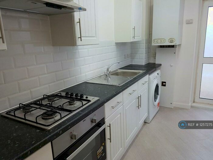 2 Bedroom Flat To Rent In Vicarage Lane, London, E15