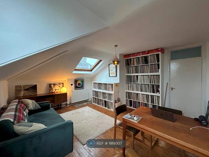 1 Bedroom Flat To Rent In Cazenove Road, London, N16