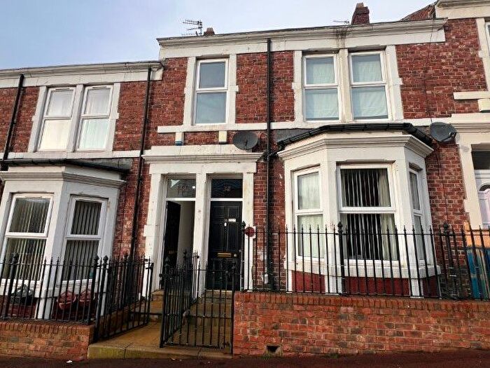 3 Bedroom Flat To Rent In Trevethick Street, Bensham, Gateshead, NE8