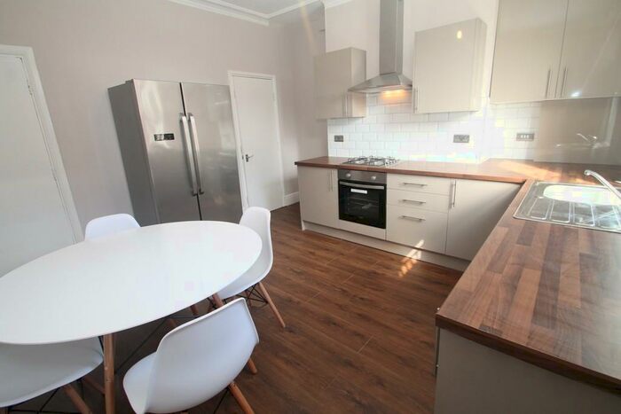 6 Bedroom Terraced House To Rent In Burchett Place, Woodhouse, LS6