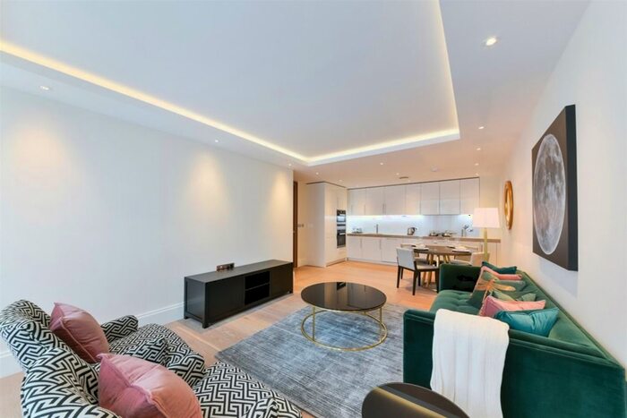 2 Bedroom Flat To Rent In Arundel Street, London, WC2R