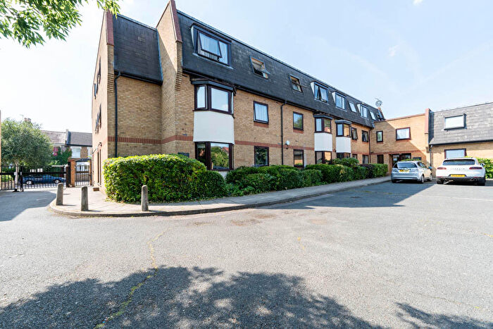 1 Bedroom Flat To Rent In Mornington Road, Bushwood Area, E11