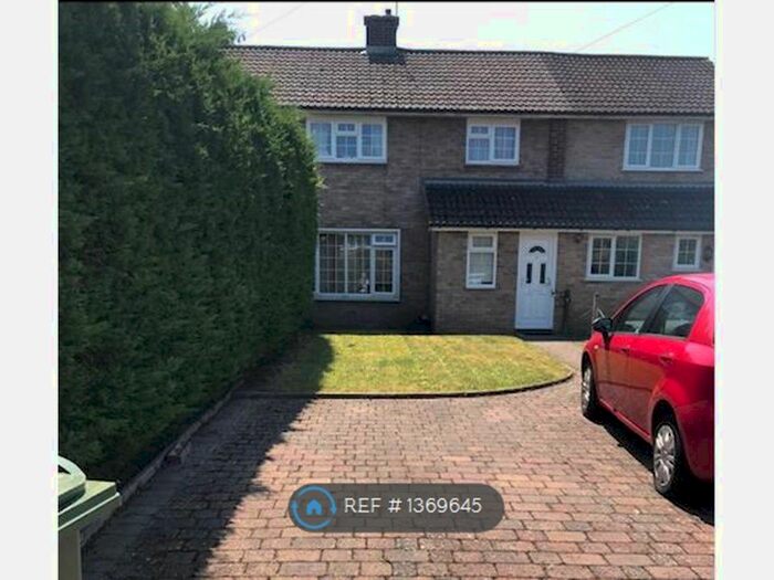 4 Bedroom Semi-Detached House To Rent In Hunts Close, Guildford, GU2