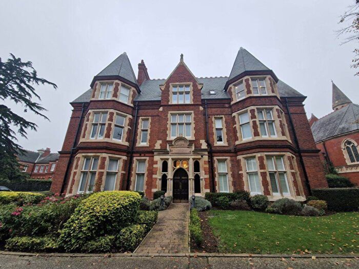 2 Bedroom Apartment To Rent In Chigwell, IG8