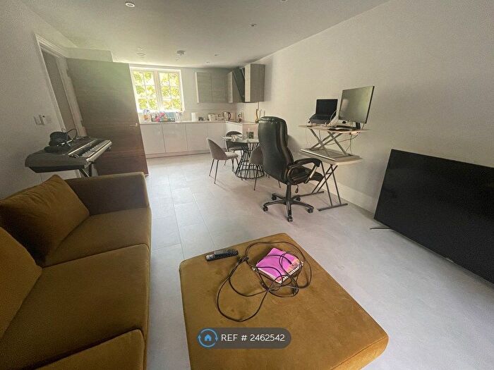 1 Bedroom Flat To Rent In Gardenia Court, Barnet, London, N3