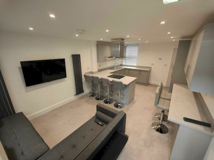 6 Bedroom House To Rent In Bramble Road, Southsea, PO4