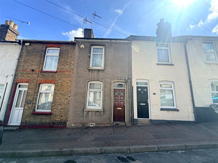 2 Bedroom Terraced House For Sale In Castle Road, Chatham, Kent, ME4