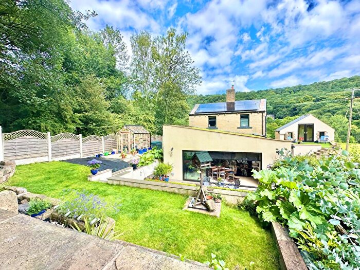 4 Bedroom Detached House For Sale In Riverdale, Brearley, HX2