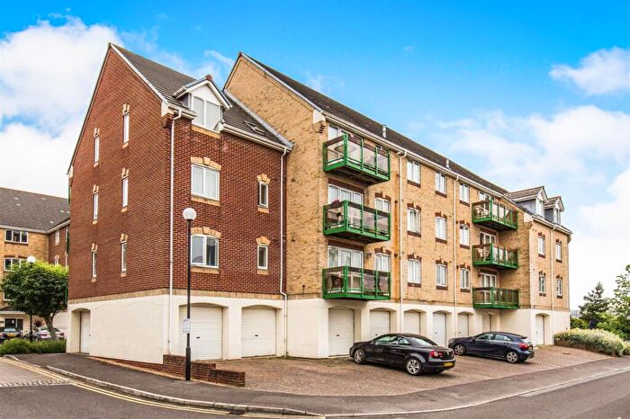 2 Bedroom Flat To Rent In Pacific Close, Southampton, SO14