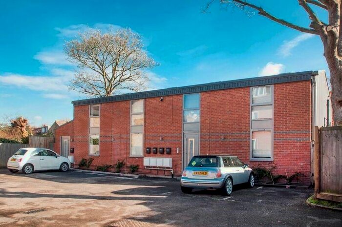 2 Bedroom Flat To Rent In Oak Lane, Twickenham, TW1