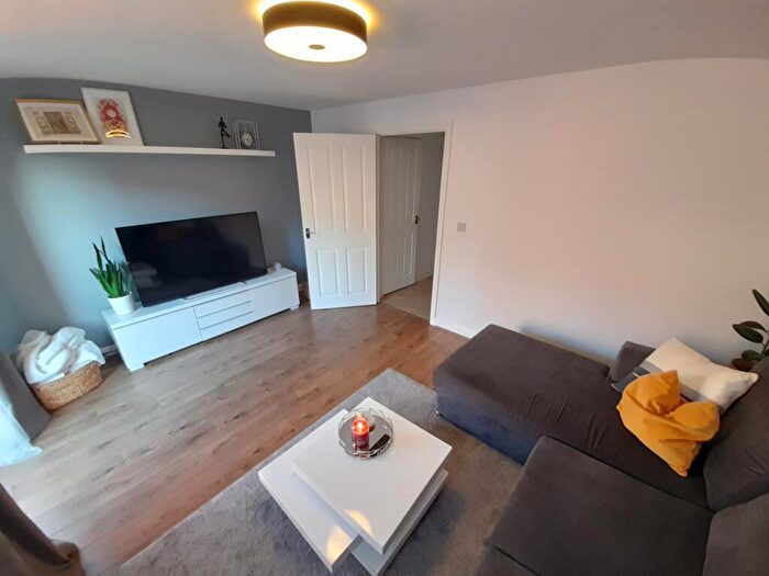 3 Bedroom House To Rent In Sinatra Drive, Oxley Park, MK4