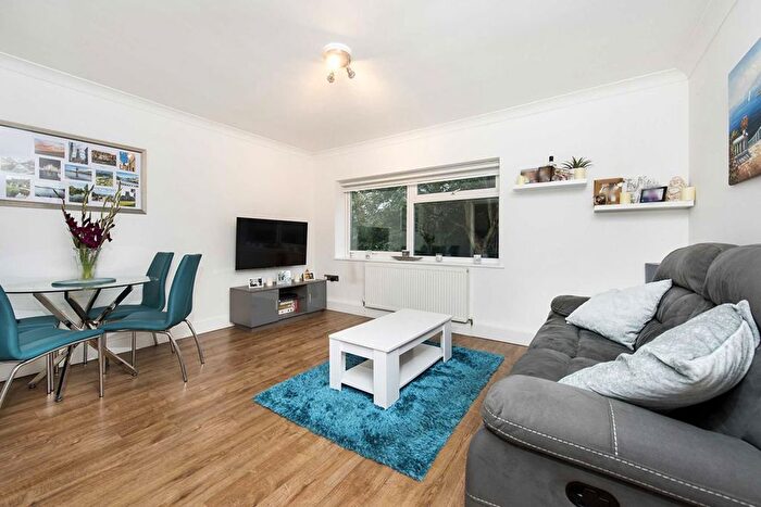 1 Bedroom Flat To Rent In Steeplands, Bushey, WD23