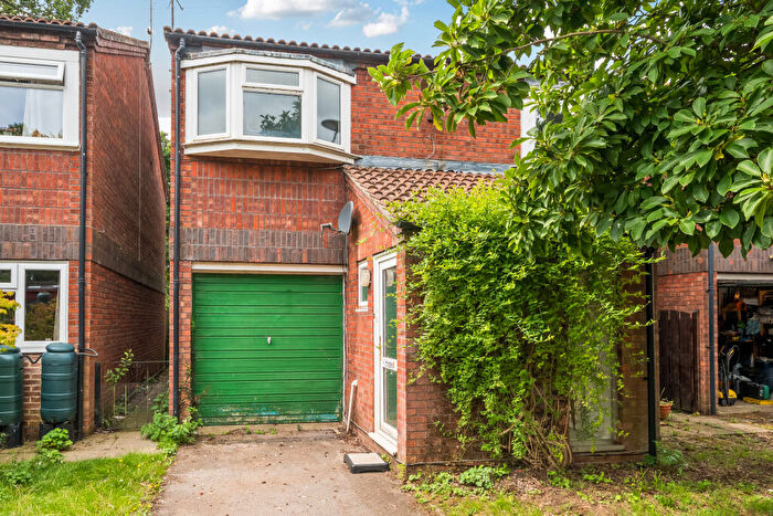 4 Bedroom Detached House For Sale In Primula Road, Bordon, GU35