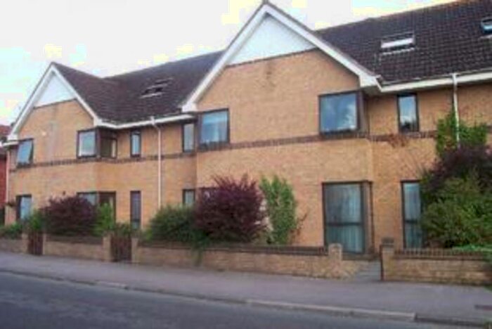 1 Bedroom Apartment To Rent In Kenilworth Court, SN12