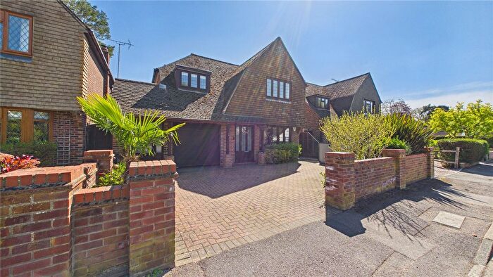 3 Bedroom Detached House For Sale In Lightwater, Surrey, GU18