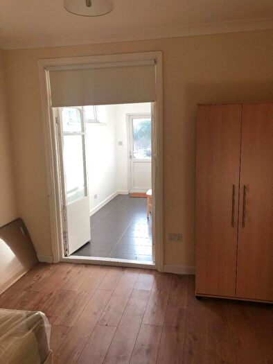 5 Bedroom Terraced House To Rent In Babington Road, Hendon, NW4