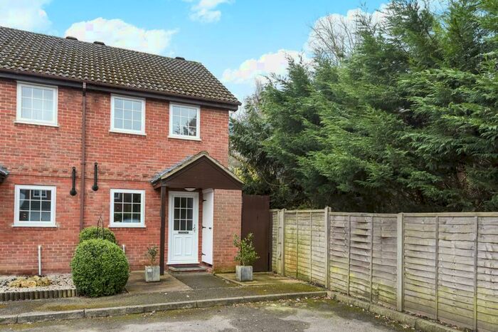 2 Bedroom End Of Terrace House To Rent In Droitwich Close, Bracknell, RG12