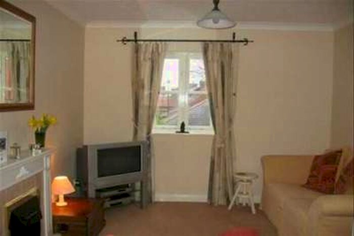 2 Bedroom Flat To Rent In Addington Court, Horseguards, Exeter, EX4