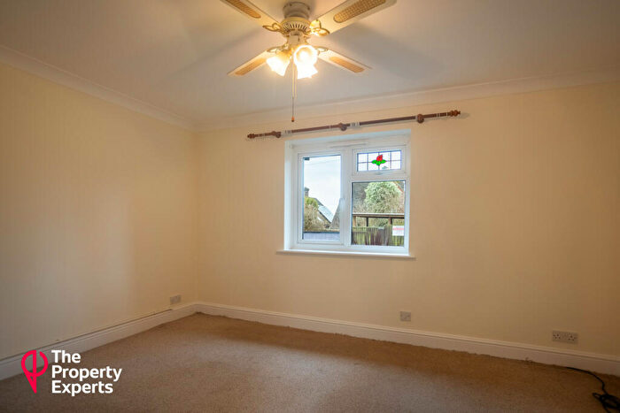 1 Bedroom Bungalow For Sale In Coley Avenue, Reading, RG1