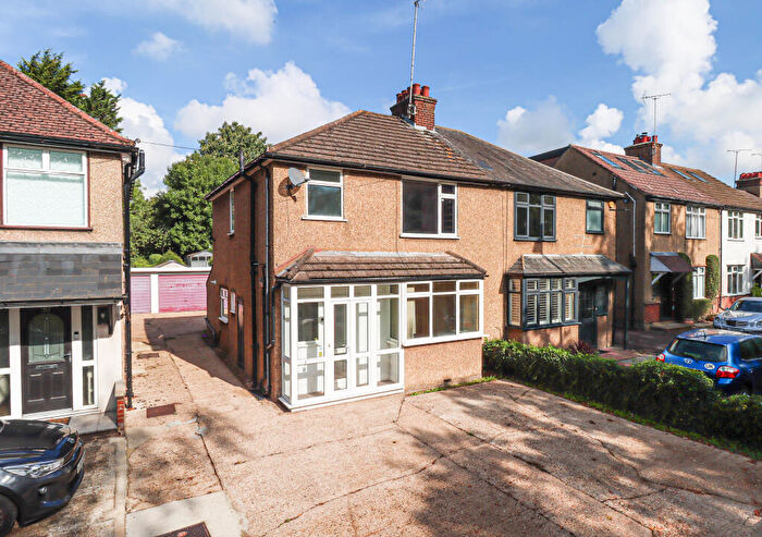3 Bedroom Semi Detached House For Sale In Batchwood Drive, St Albans, AL3