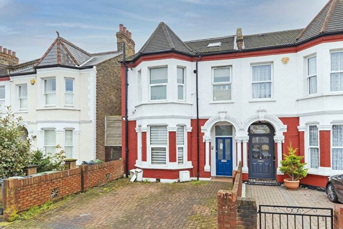 2 Bedroom Flat To Rent In Ellison Road, London, SW16