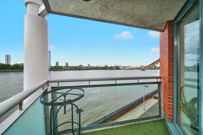 2 Bedroom Flat For Sale In Crews Street, Canary Wharf, E14