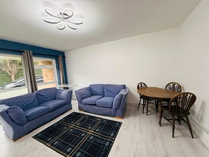 2 Bedroom Flat To Rent In Arundel Court, Langley, Slough, SL3