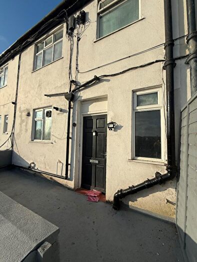 3 Bedroom Apartment To Rent In Claybury Broadway, Ilford, London, IG5