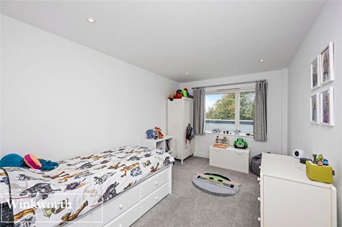 2 Bedroom Flat For Sale In Goldstone Crescent, Hove, East Sussex, BN3