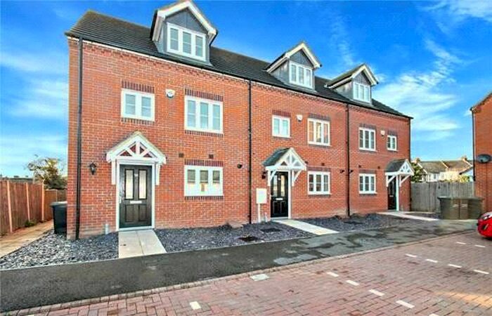 4 Bedroom End Of Terrace House To Rent In Quarry Close, Gravesend, Kent, DA11
