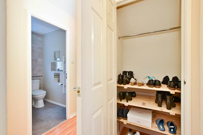 2 Bedroom Maisonette For Sale In Derwent Close, Amersham, HP7