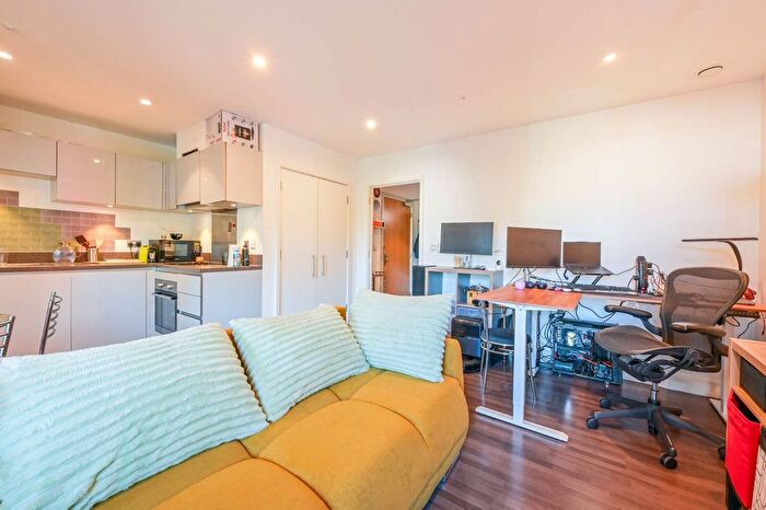 1 Bedroom Flat For Sale In Rathbone Market, Canning Town, London, E16