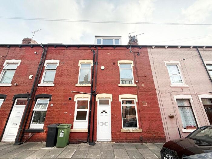 2 Bedroom End Of Terrace House To Rent In Roseneath Street, Leeds, West Yorkshire, LS12