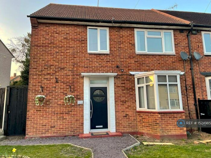 3 Bedroom Semi-Detached House To Rent In Clarendon Way, Orpington, BR5