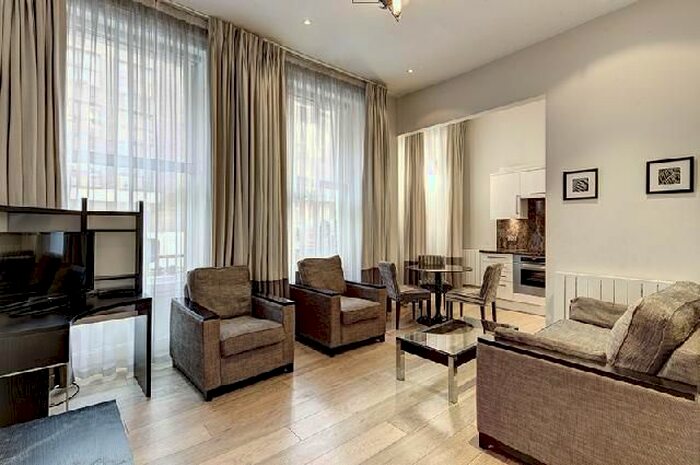 2 Bedroom Flat To Rent In Nottingham Place, Marylebone, London, W1U