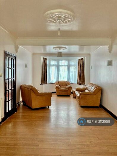 3 Bedroom Terraced House To Rent In Cotswold Gardens, Newbury Park, IG2