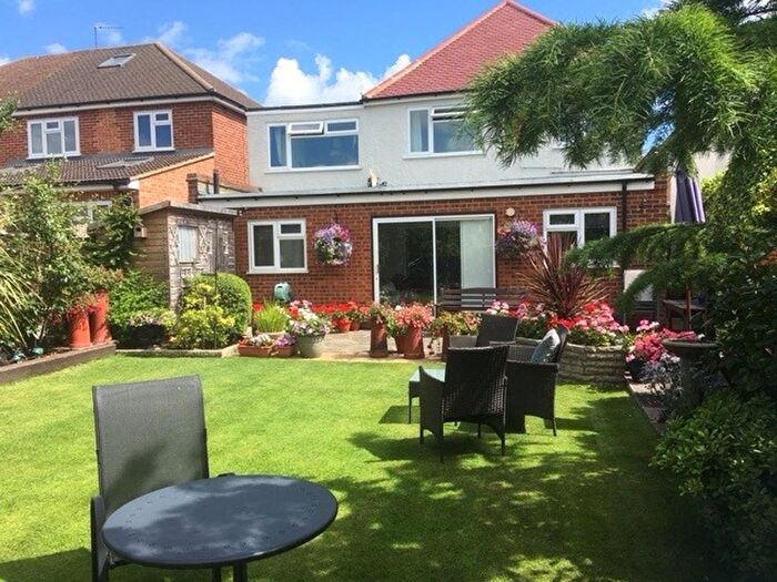 4 Bedroom Detached House For Sale In Queens Walk, Ruislip, HA4