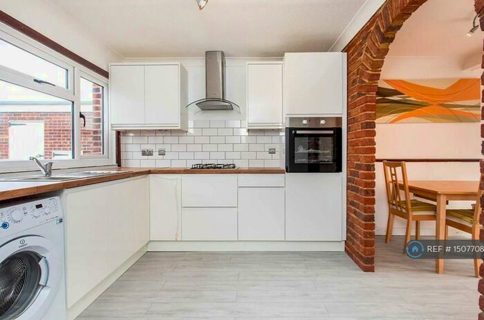 4 Bedroom End Of Terrace House To Rent In Eleanor Avenue, Epsom, KT19