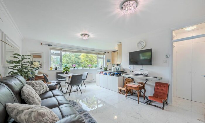 2 Bedroom Flat To Rent In Victoria Rise, London, SW4