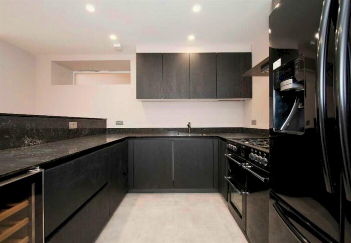 2 Bedroom Flat To Rent In Lyndhurst Road, Hampstead, NW3